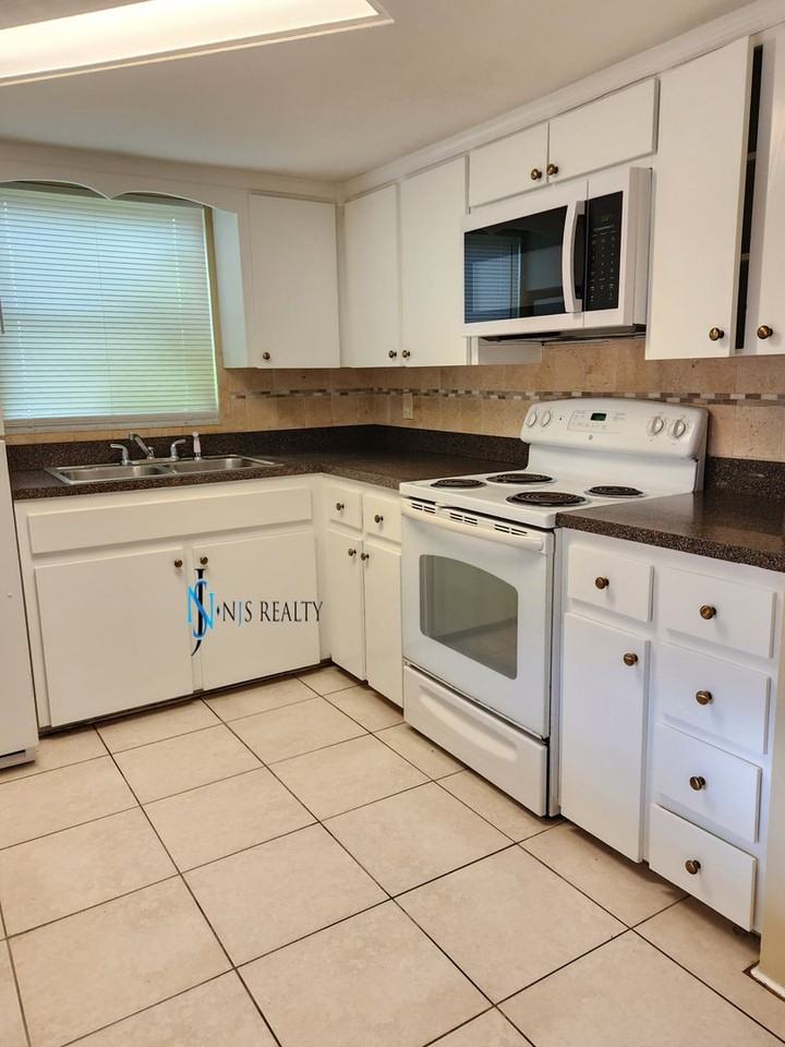 1350 Whitehall Ln - Photo 6 of 21