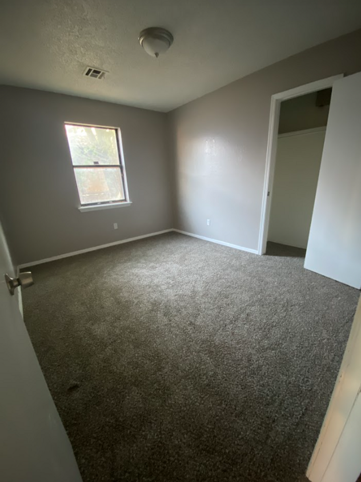 2212 Sw 30th St - Photo 2 of 7