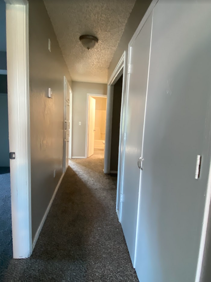 2212 Sw 30th St - Photo 3 of 7