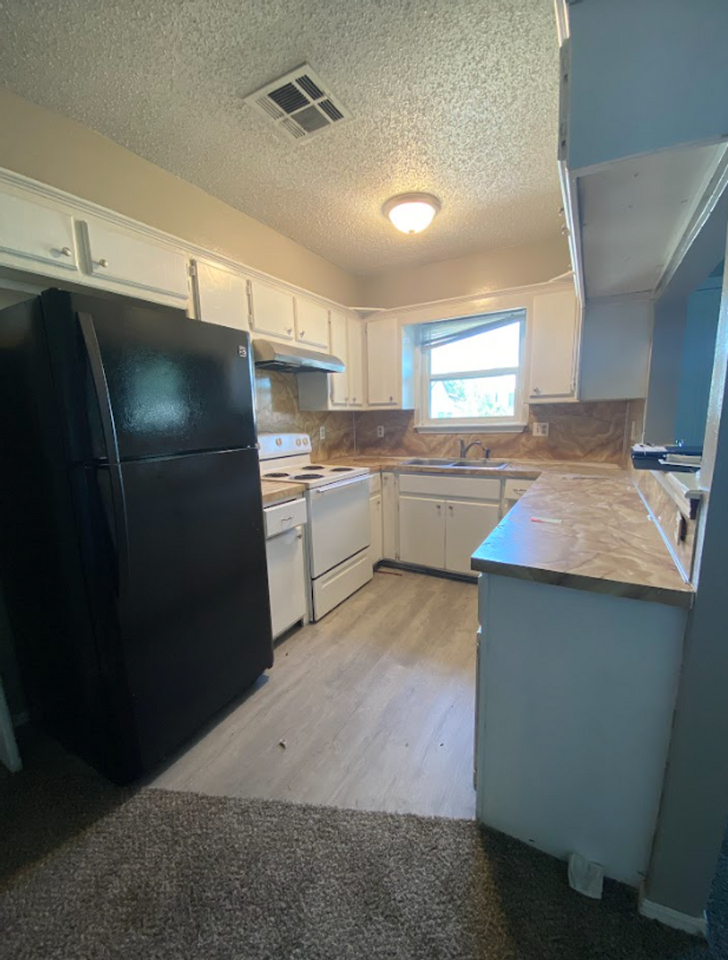 2212 Sw 30th St - Photo 5 of 7