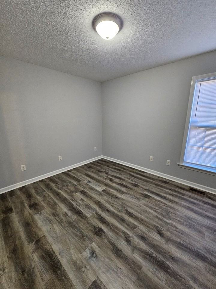 1210 Asheboro St - Photo 4 of 9