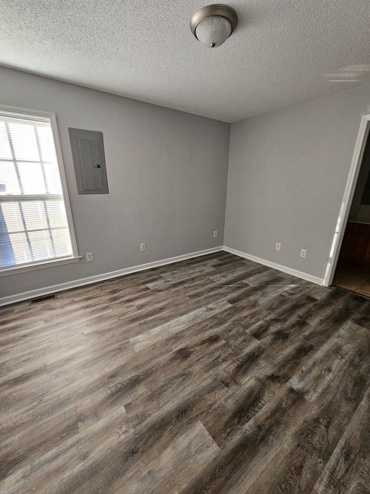 1210 Asheboro St - Photo 5 of 9