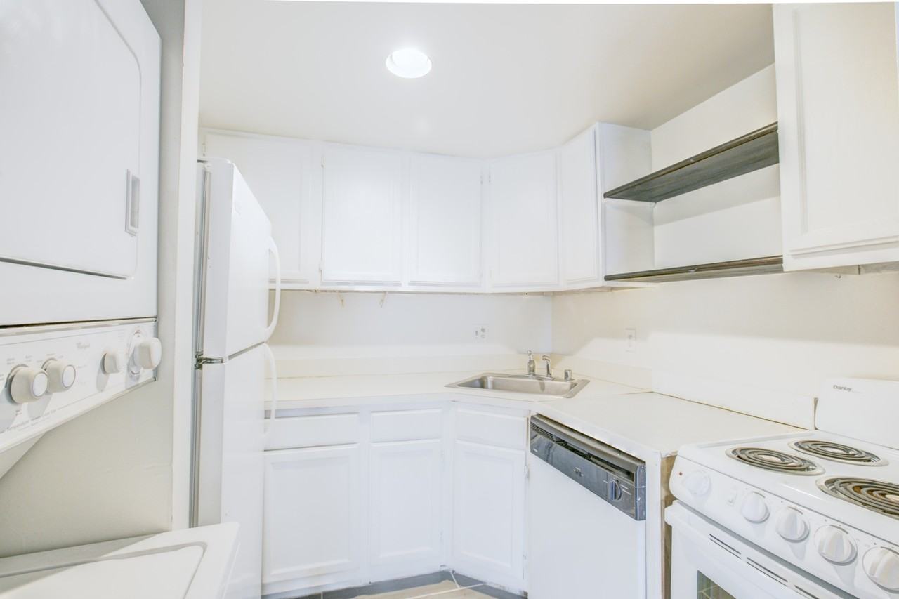 614 Elliott St Ne #2C - Photo 3 of 13