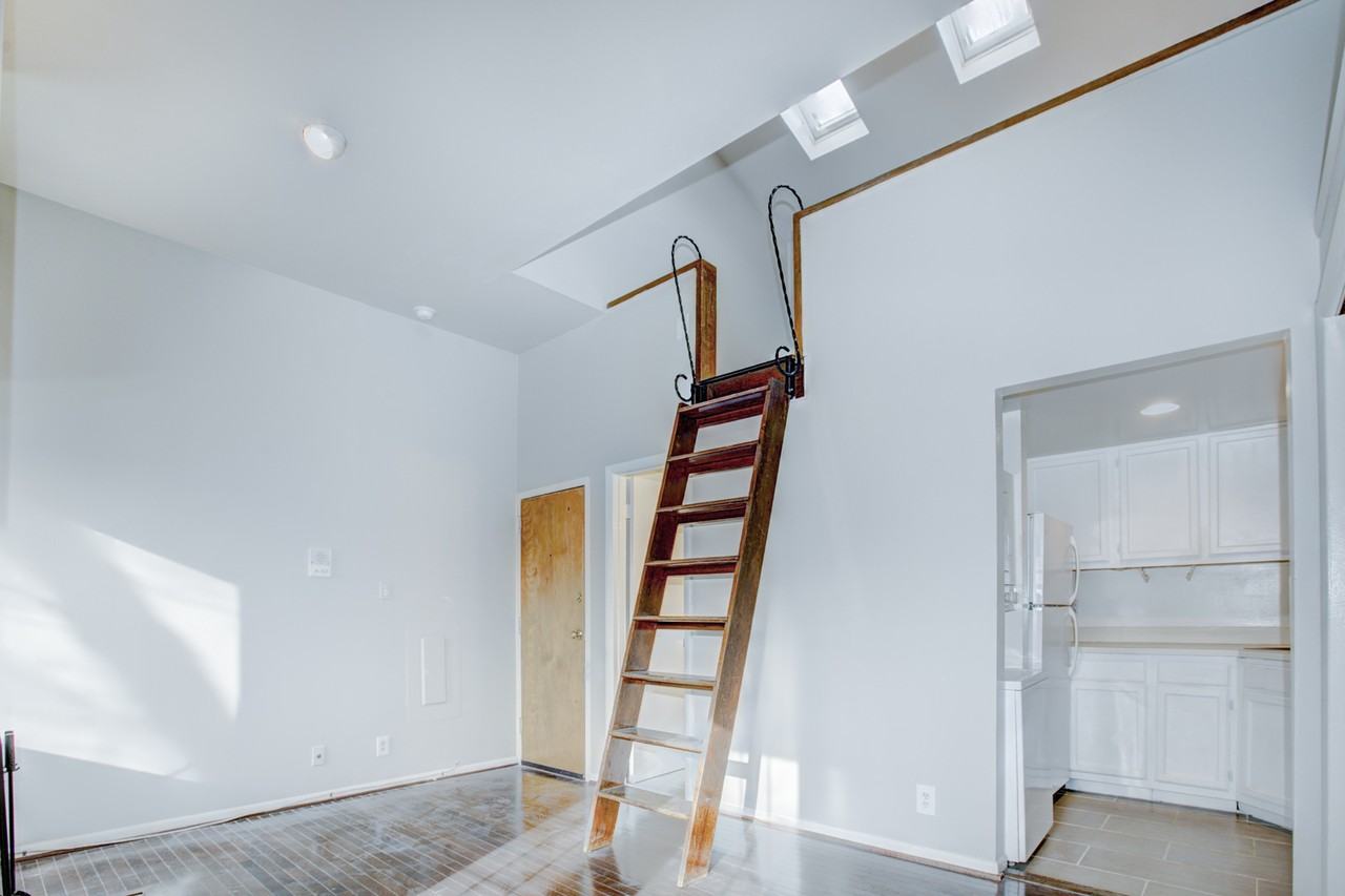 614 Elliott St Ne #2C - Photo 4 of 13