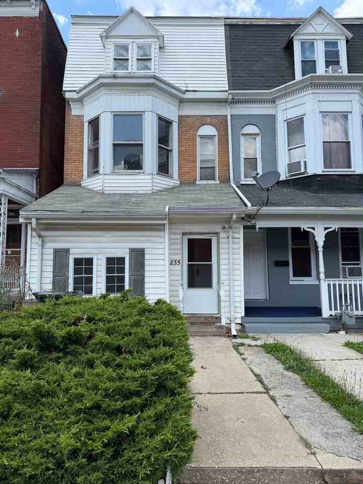 835 Linden Ave - Photo 2 of 24