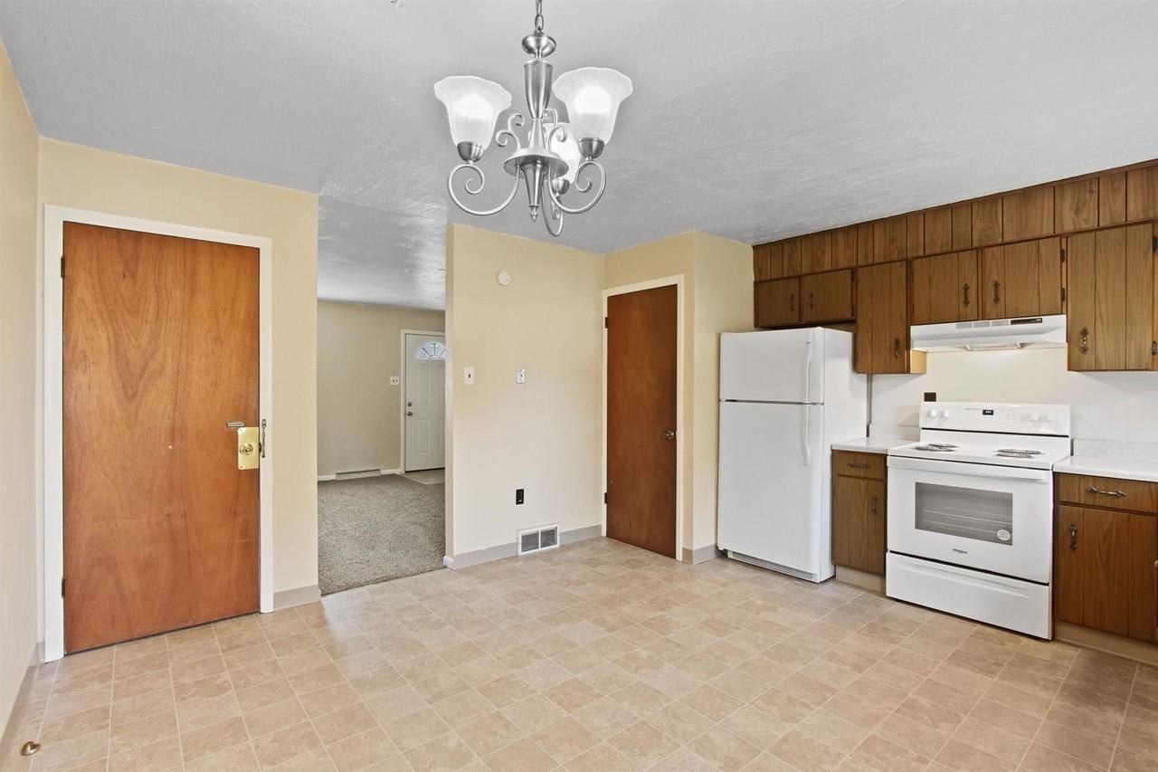 142 N Pleasant Ave - Photo 6 of 21