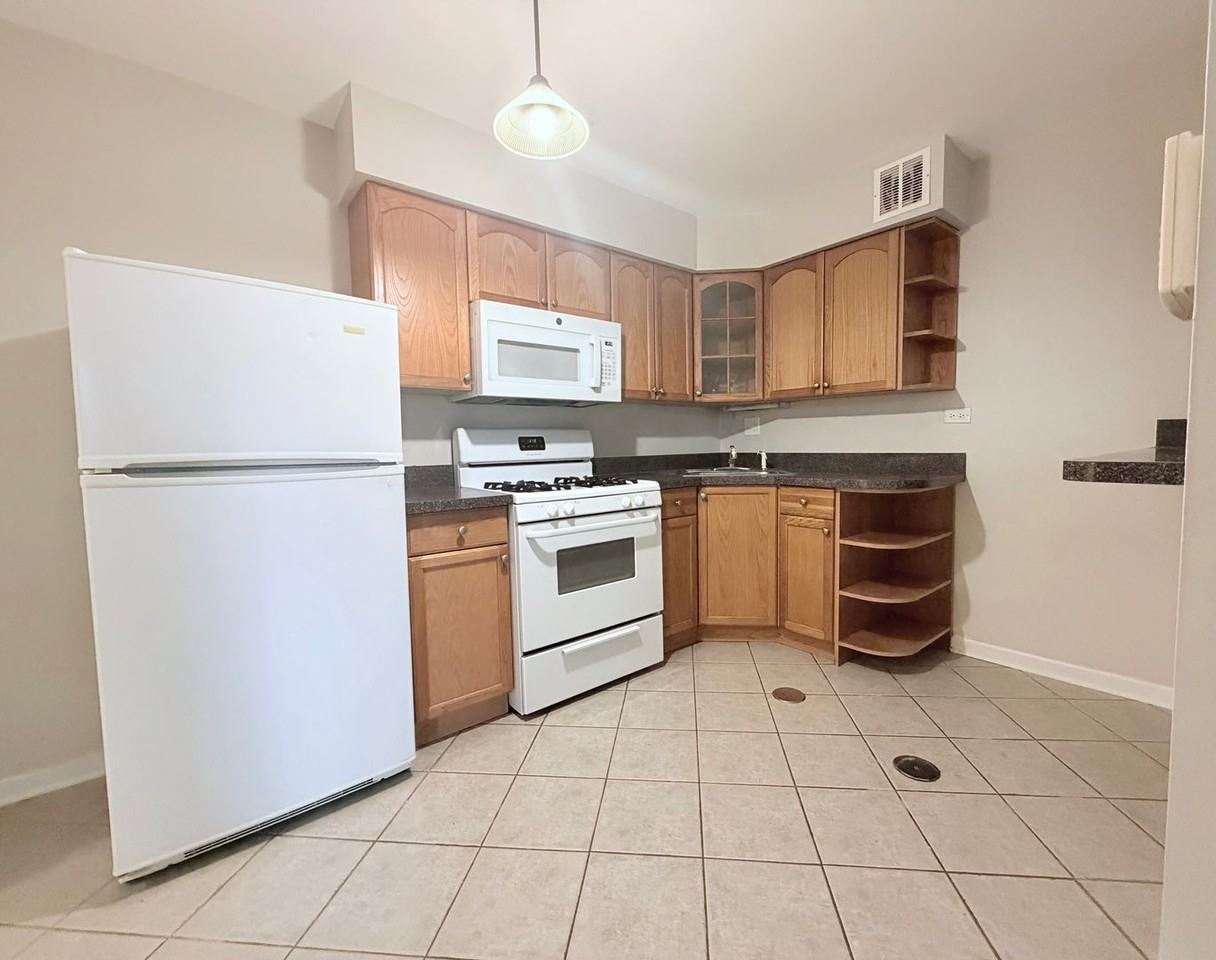 4159 W Oakdale Ave - Photo 4 of 11