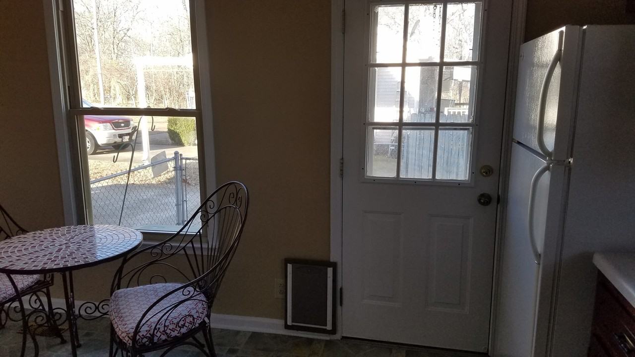357 Erie Dr - Photo 3 of 13