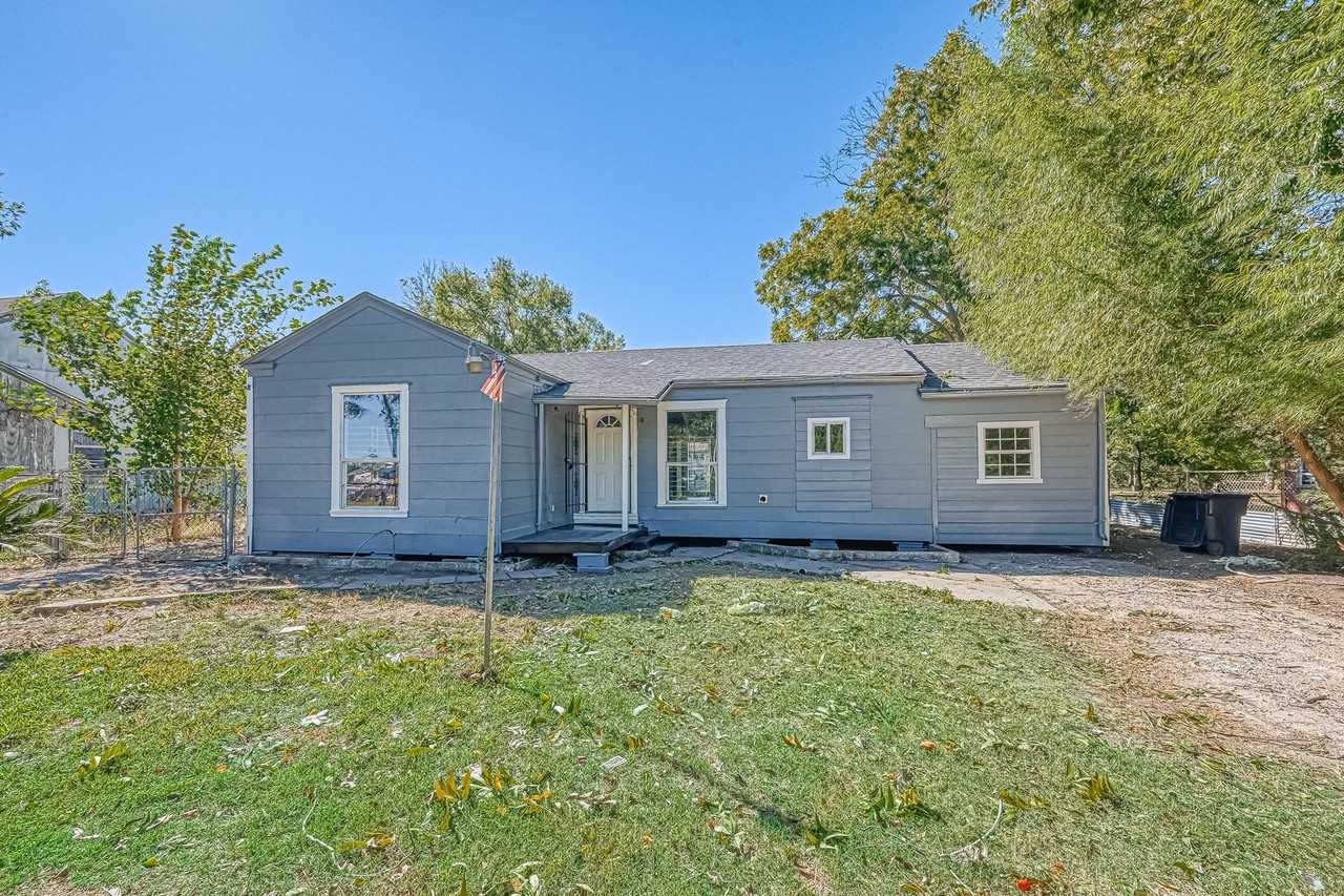 4118 Sunflower St - Photo 2 of 22
