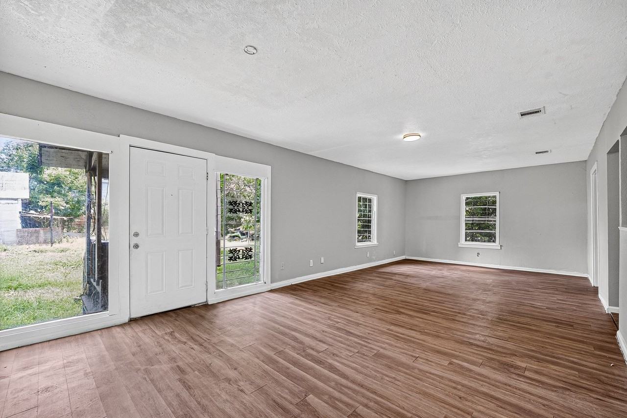 4118 Sunflower St - Photo 5 of 22
