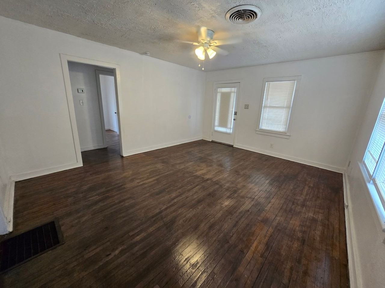 1113 S Lea Ave - Photo 3 of 12