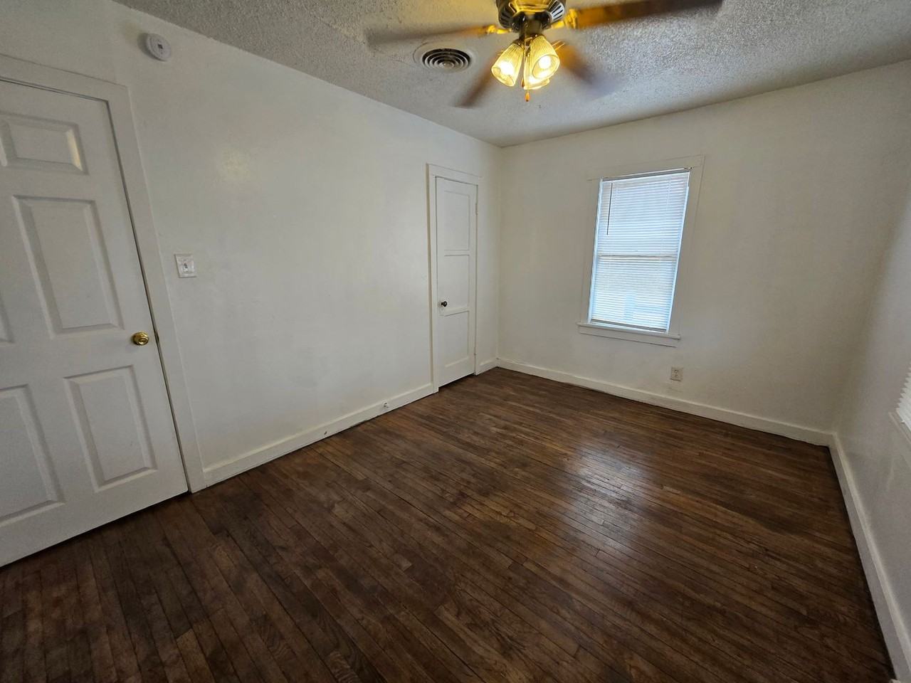 1113 S Lea Ave - Photo 4 of 12