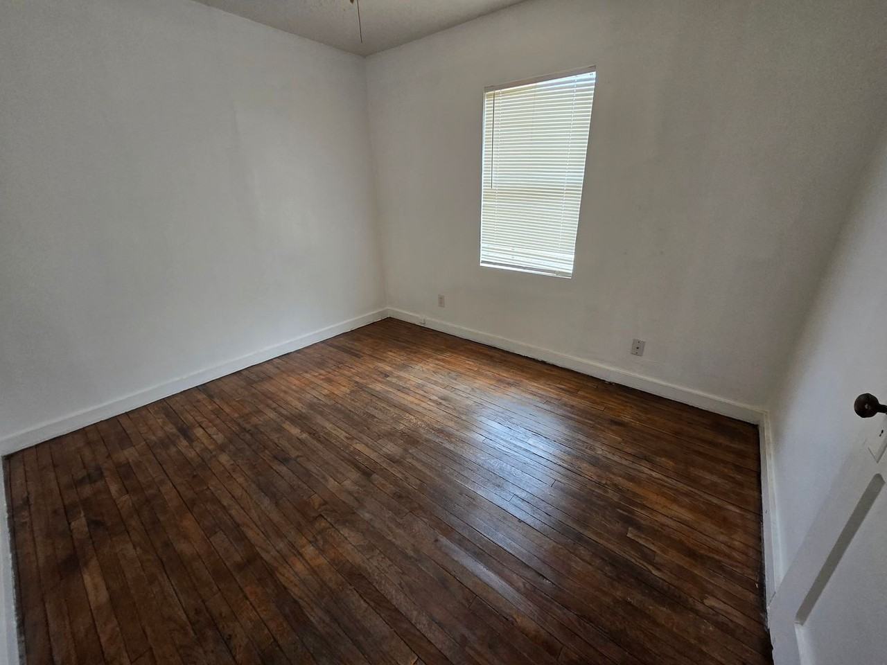 1113 S Lea Ave - Photo 5 of 12