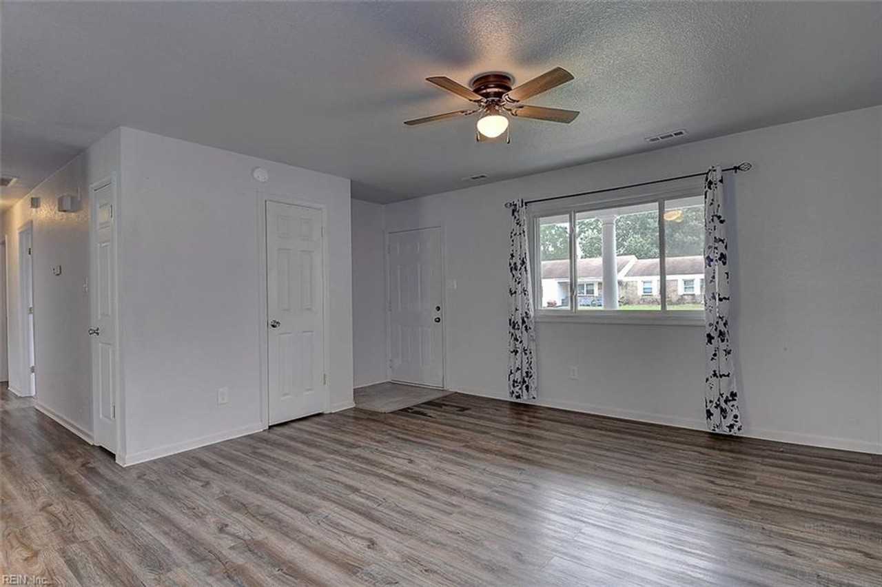 1093 Salisbury Dr - Photo 2 of 26