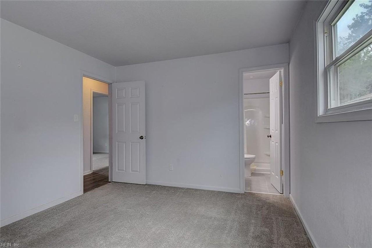 1093 Salisbury Dr - Photo 4 of 26