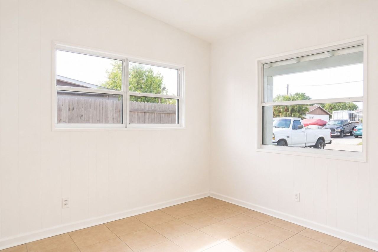 6013 Francis Dr - Photo 6 of 15