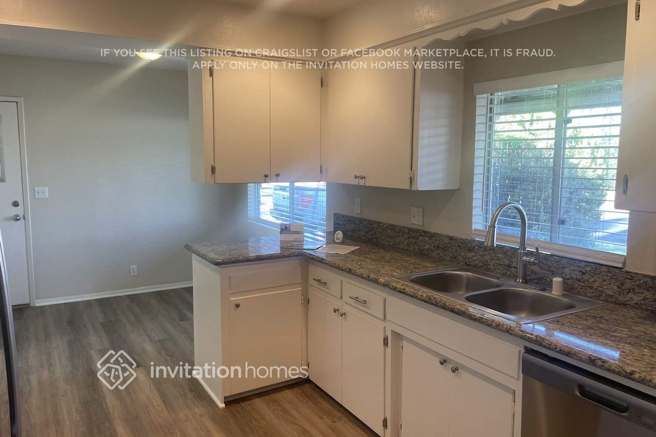 615 N Sycamore Ave - Photo 6 of 15
