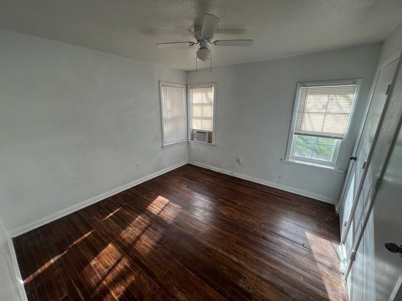 2615 36th St - Photo 2 of 10