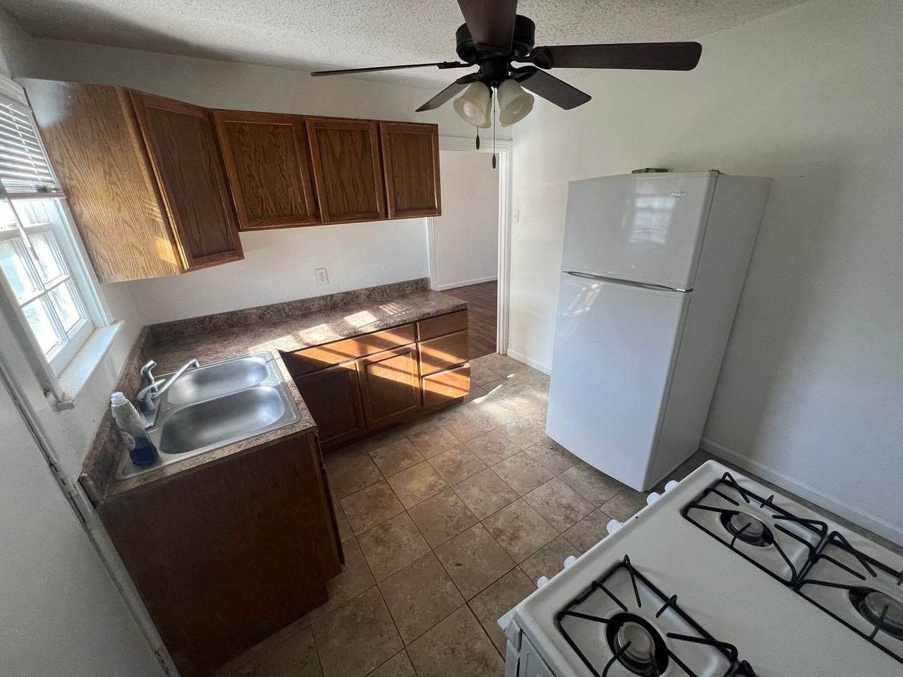 2615 36th St - Photo 5 of 10