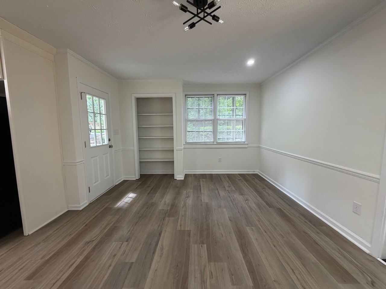 107 Austin Ct - Photo 2 of 15