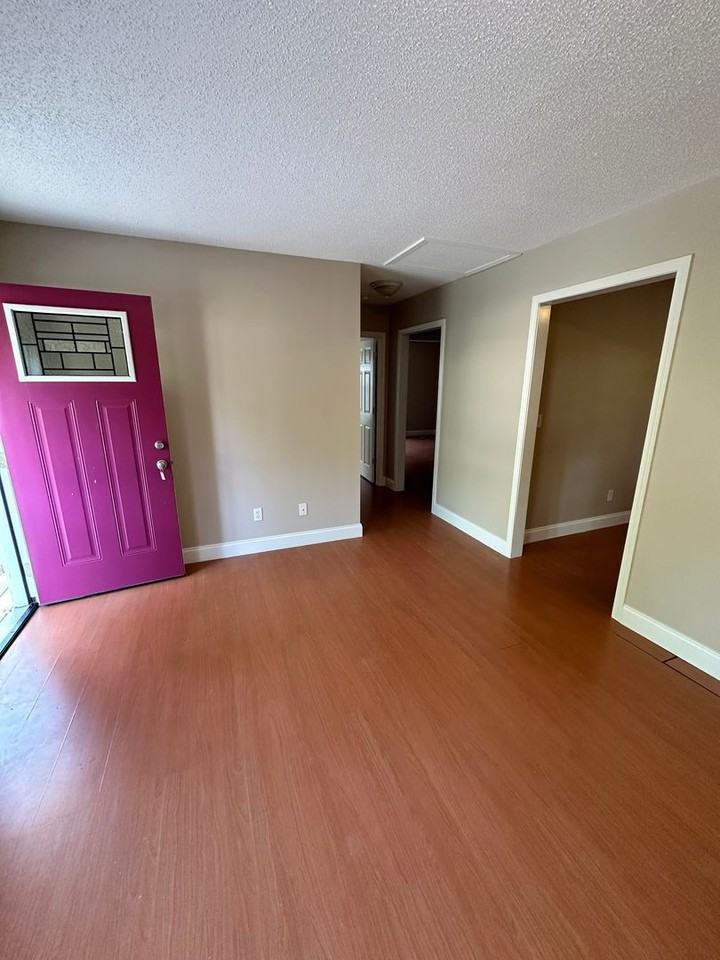 11 Gotham Dr - Photo 3 of 11