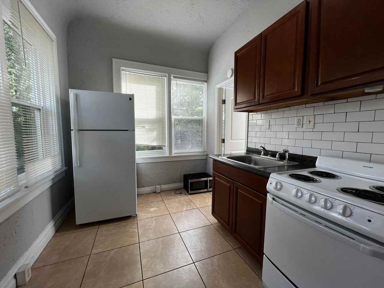 Stetson Apartments - Photo 3 of 8