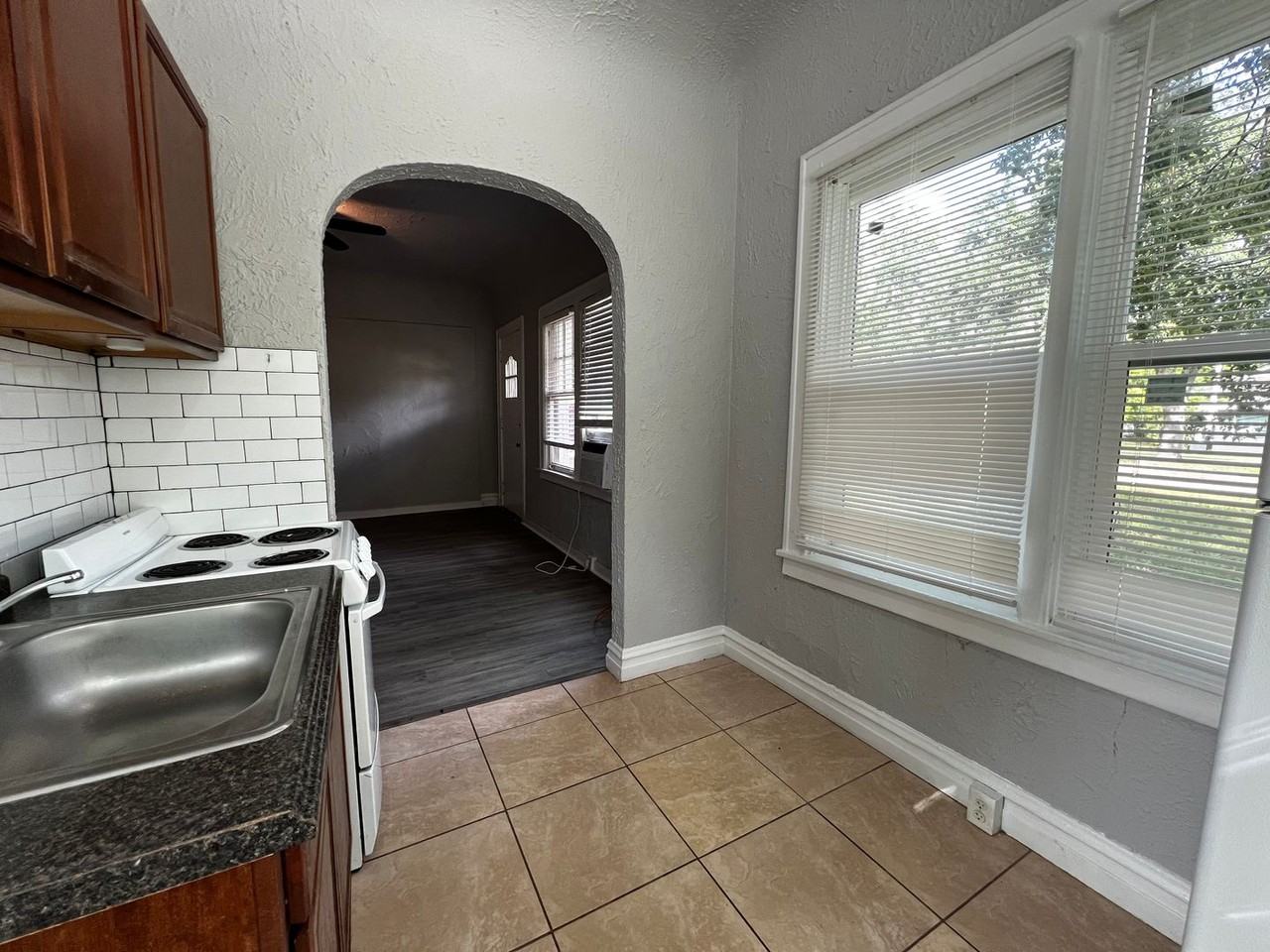Stetson Apartments - Photo 4 of 8