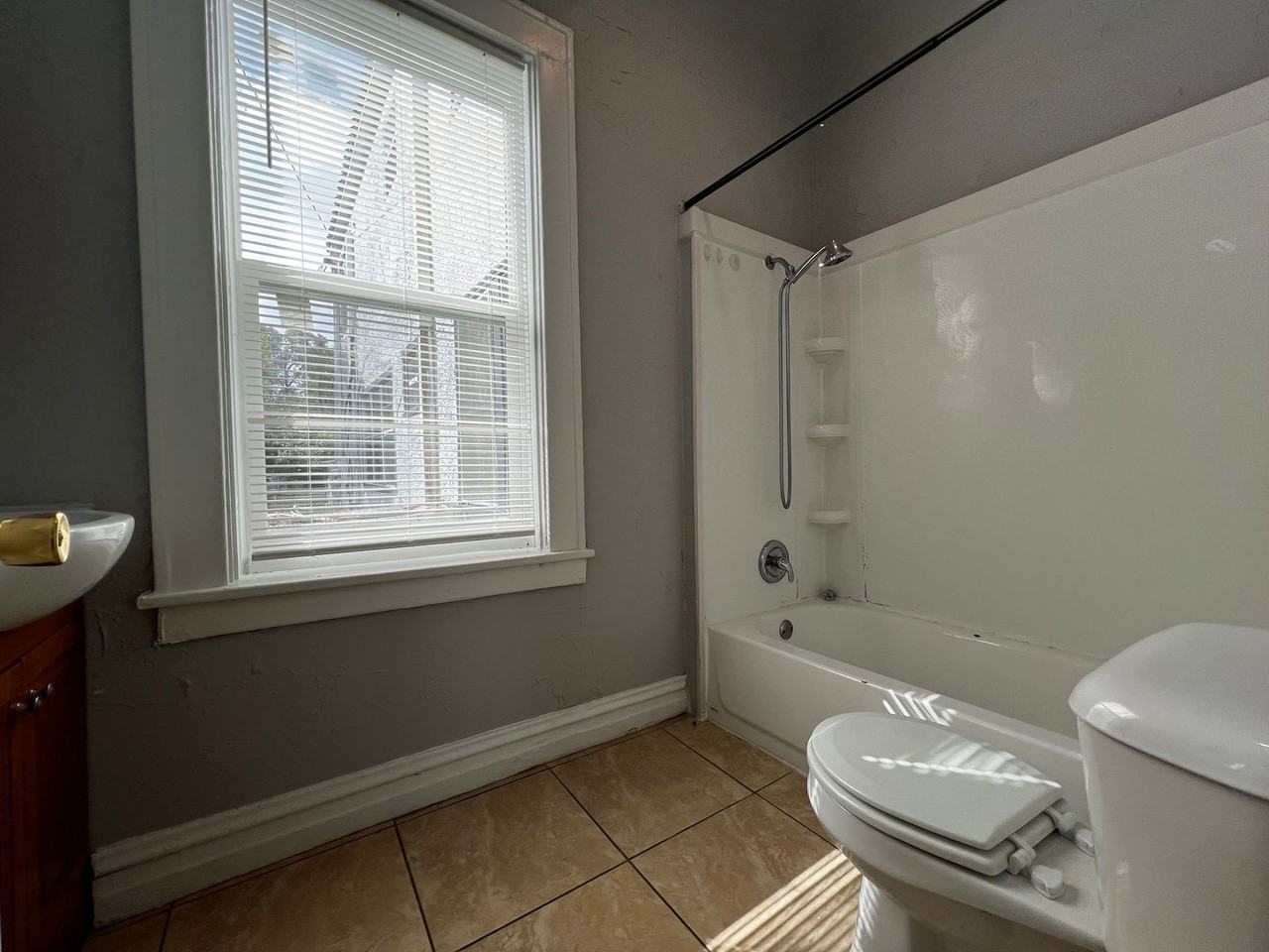 Stetson Apartments - Photo 7 of 8