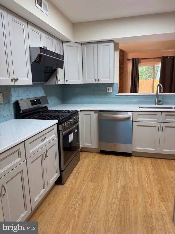 2 Lafayette Lane - Photo 4 of 19