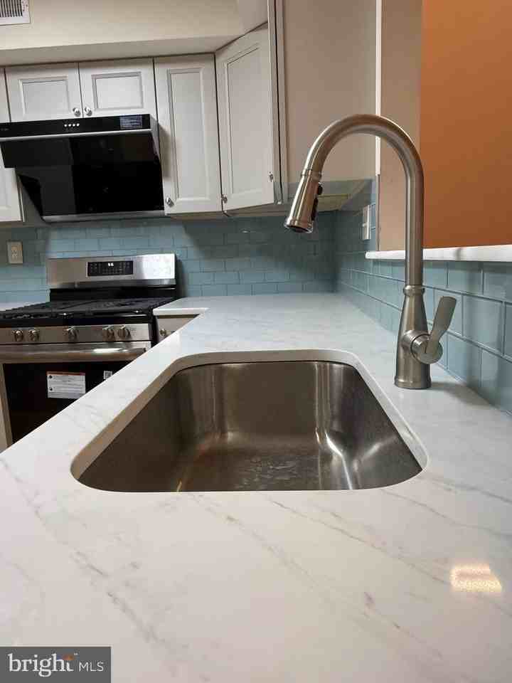 2 Lafayette Lane - Photo 5 of 19