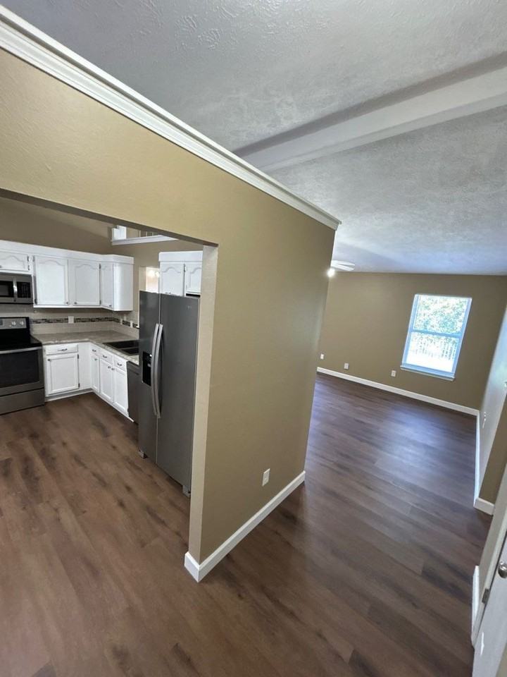 4122 Calder Dr - Photo 3 of 16