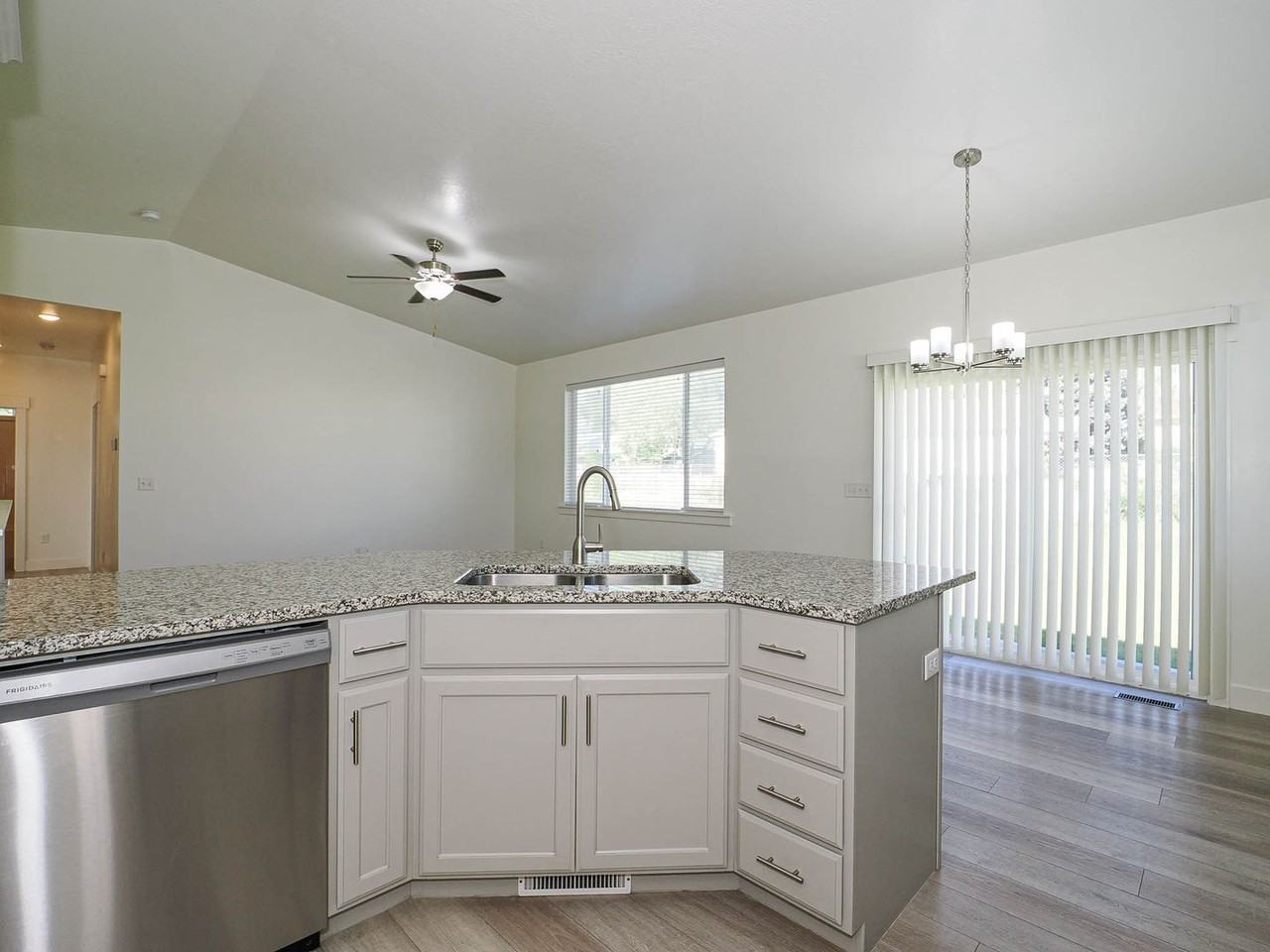 546 W 1730 N - Photo 5 of 36