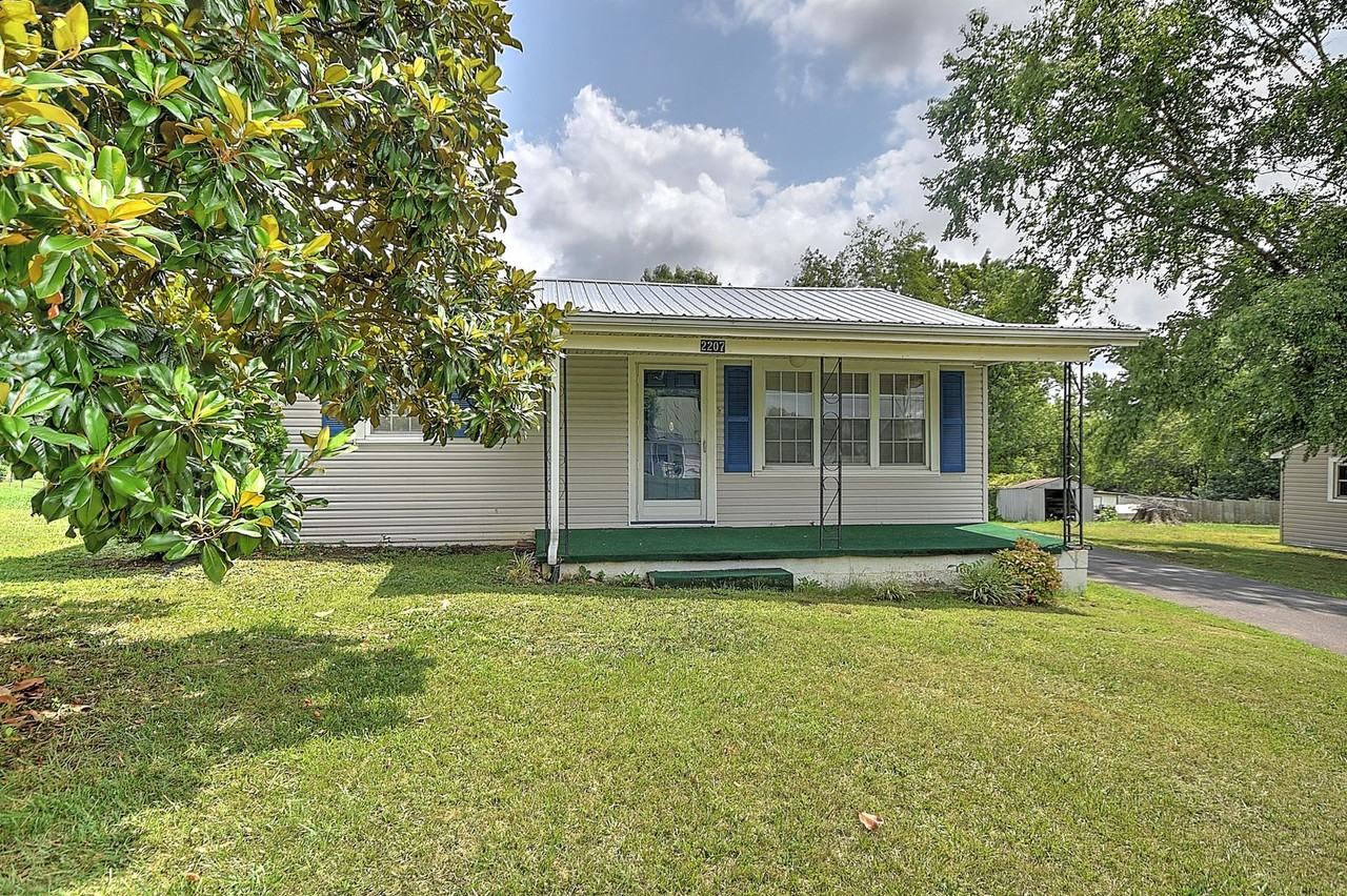 2207 Buckingham Rd - Photo 2 of 26