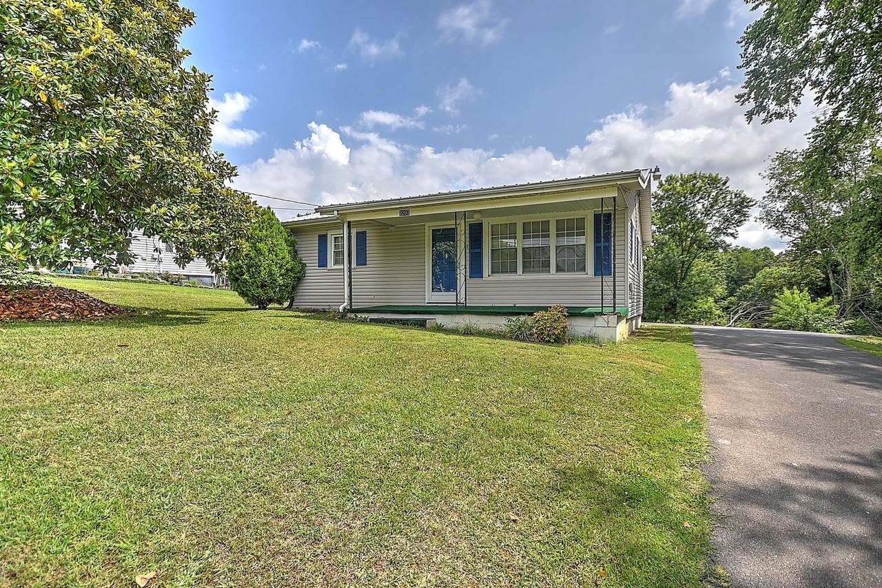 2207 Buckingham Rd - Photo 3 of 26