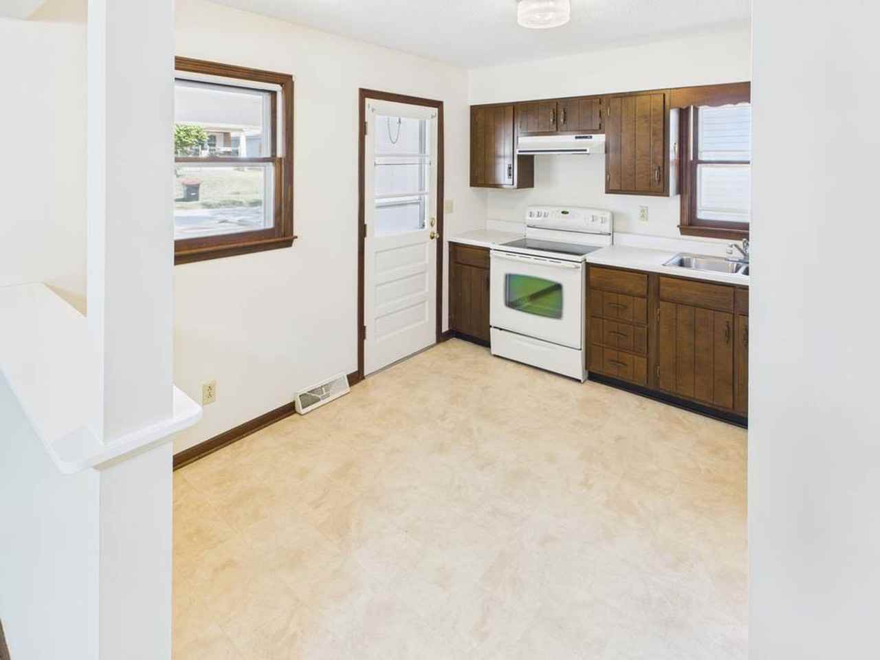 203 & 205 N Charles St - Photo 4 of 11