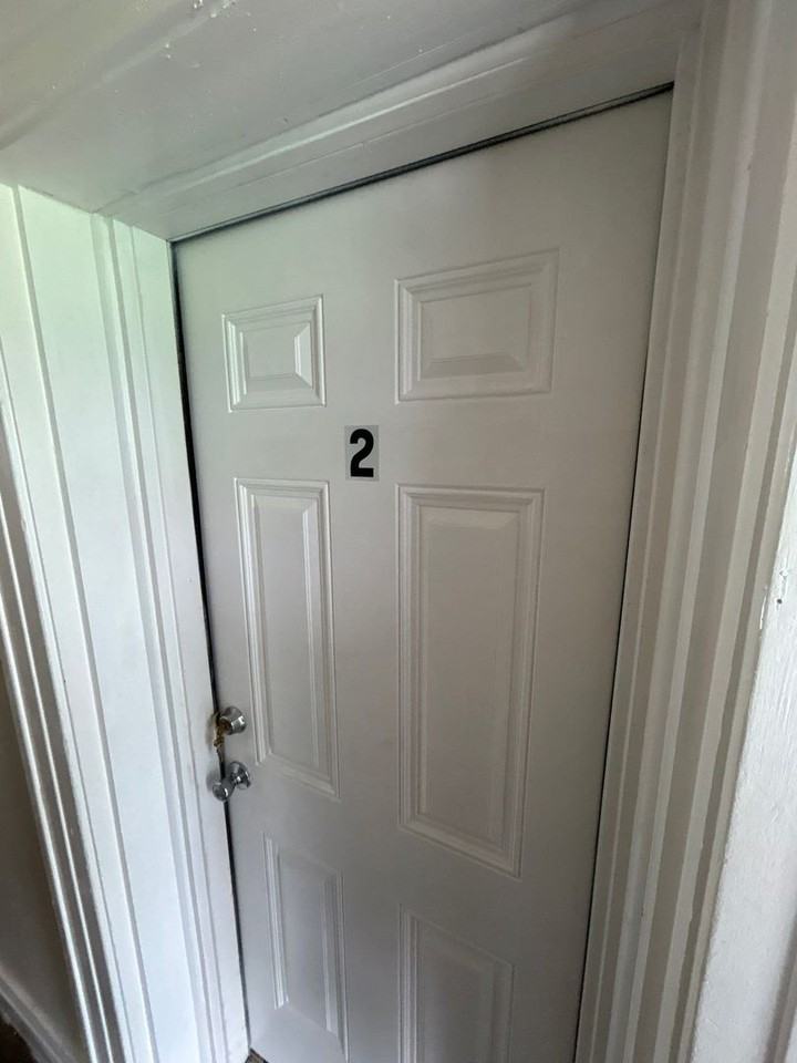 1121 Riverside Dr - Photo 2 of 4