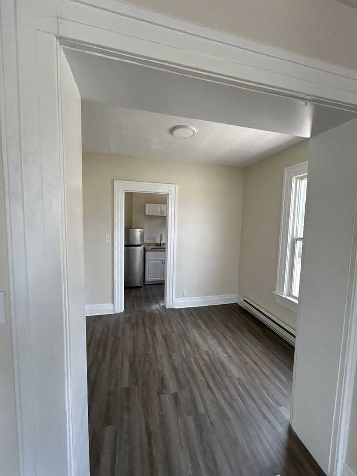 1121 Riverside Dr - Photo 4 of 4
