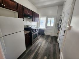 featured image of 266 E Walnut St