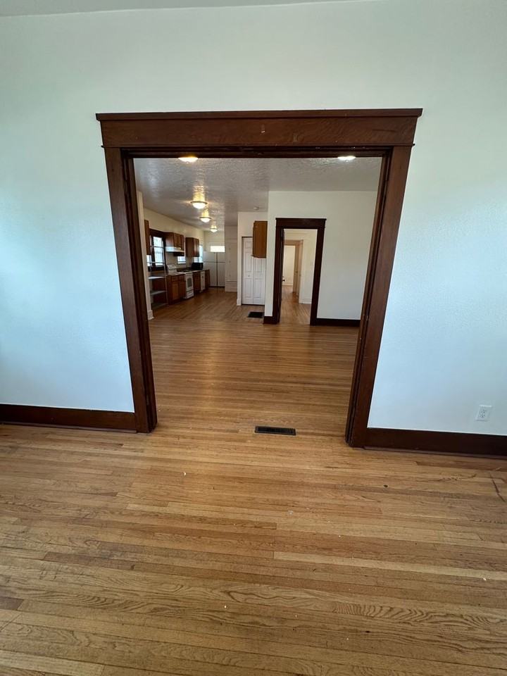 2037 8th Ave - Photo 2 of 28