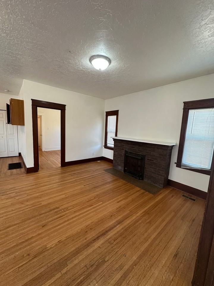 2037 8th Ave - Photo 4 of 28