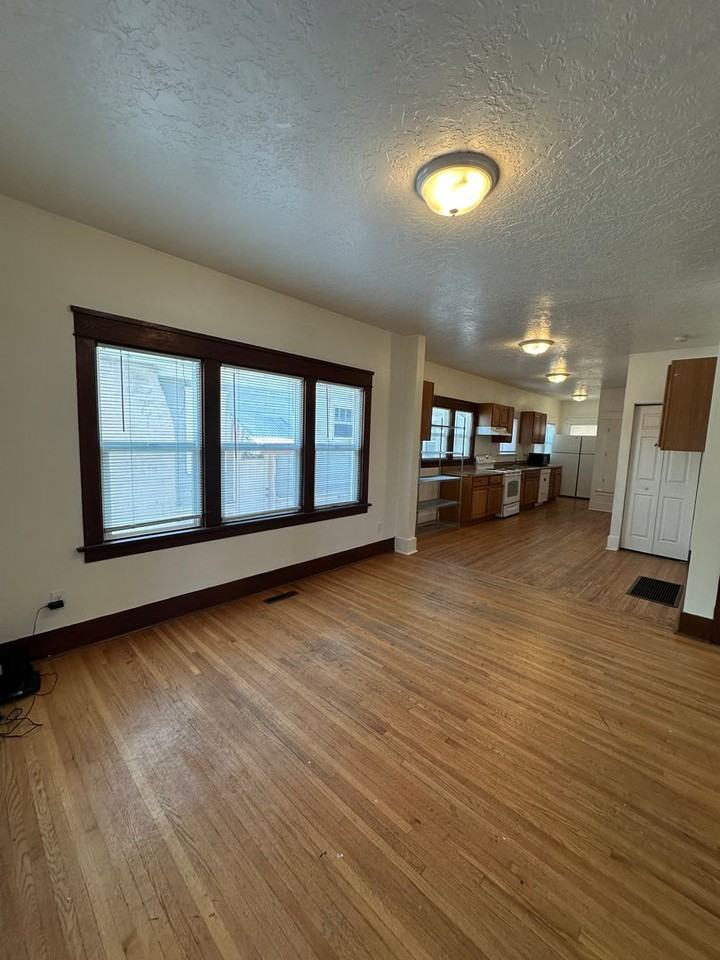 2037 8th Ave - Photo 5 of 28