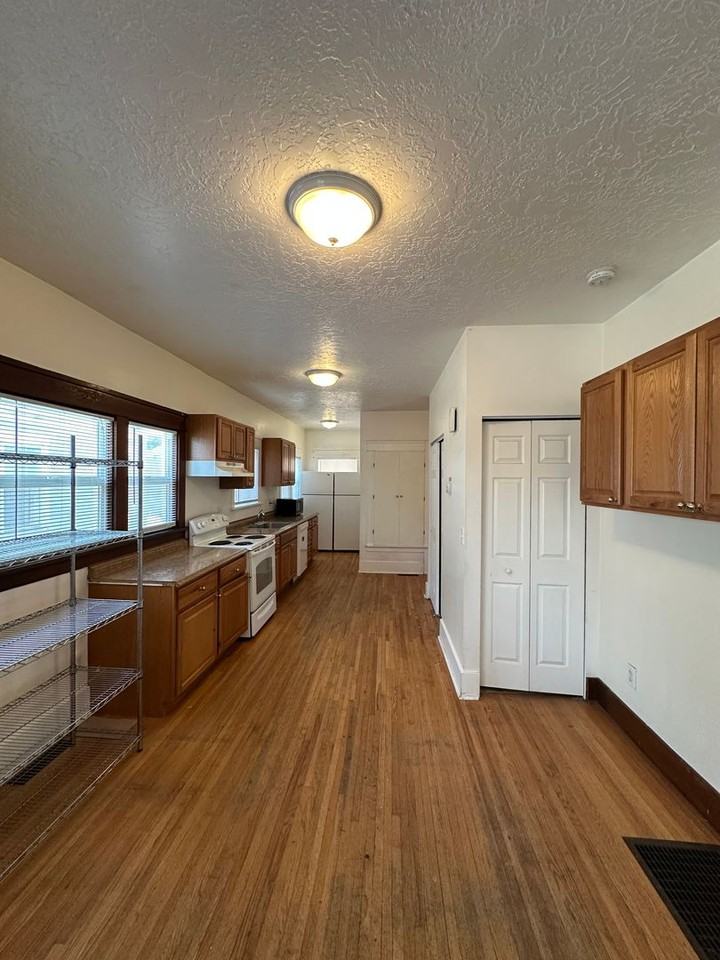 2037 8th Ave - Photo 7 of 28
