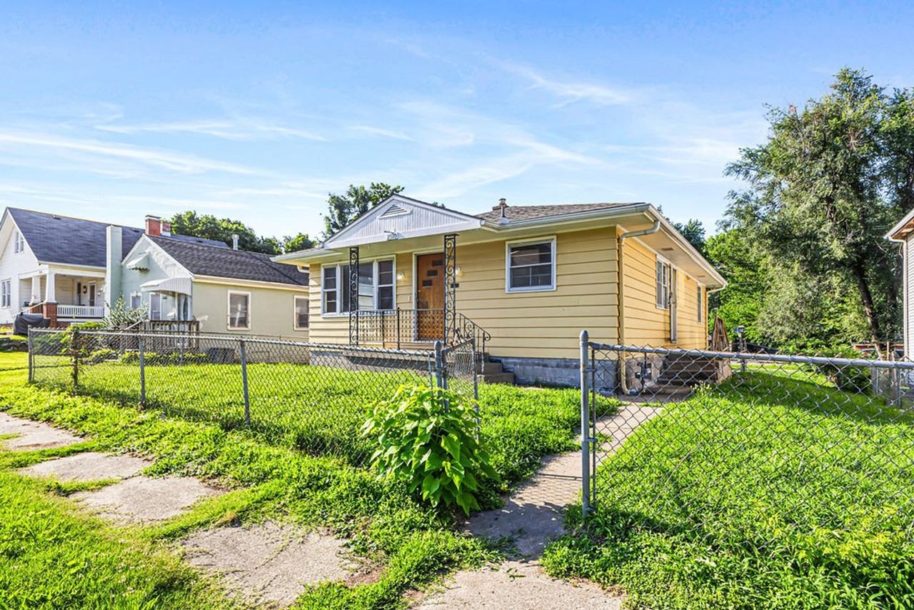 2510 Sylvanie St - Photo 2 of 28