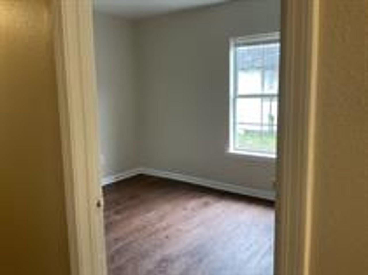688 N 39th St - Photo 4 of 9