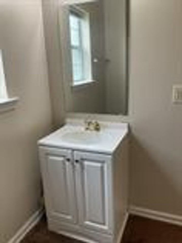688 N 39th St - Photo 5 of 9