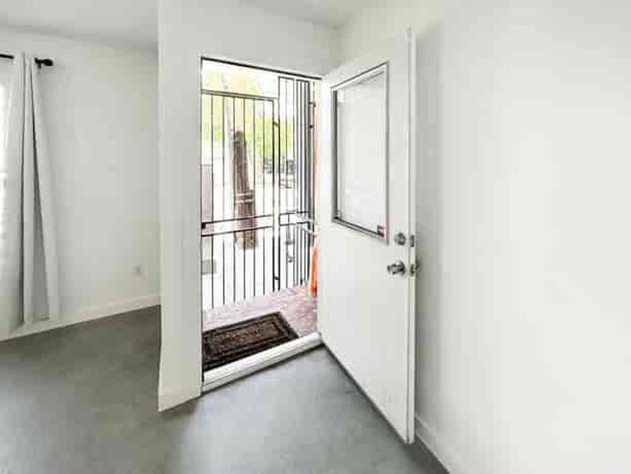 322 Peters St Sw #2 - Photo 5 of 32