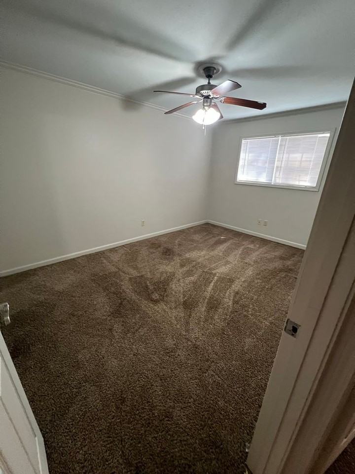 902 Park Ln - Photo 2 of 9