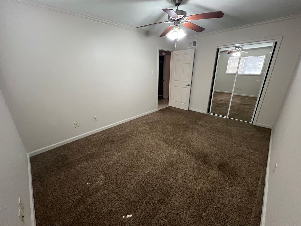 902 Park Ln - Photo 3 of 9