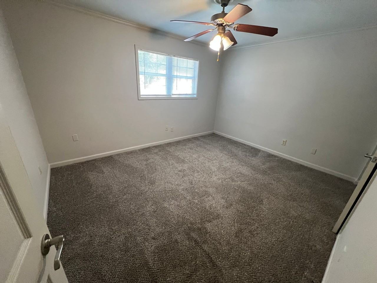 902 Park Ln - Photo 4 of 9
