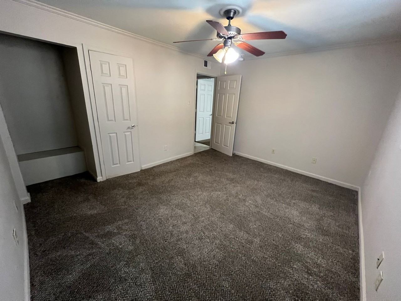 902 Park Ln - Photo 5 of 9